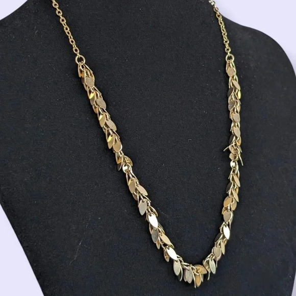 (2/$20) Vintage Avon Shaggy Gold Tone Necklace - Picture 2 of 6